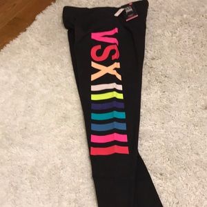 NWT Victoria Secret Knockout Leggings Medium